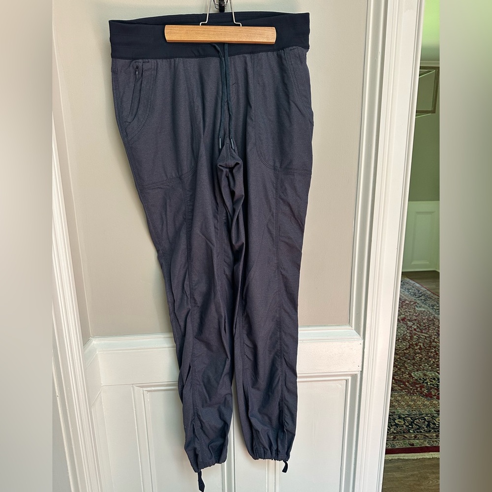 The North Face Blue Jogger Sweatpants Lightweight Tapered